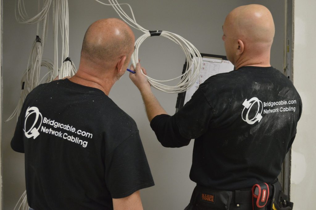 Which Fiber Optic Cable to Use? [Ultimate 2022 Buying Guide ...
