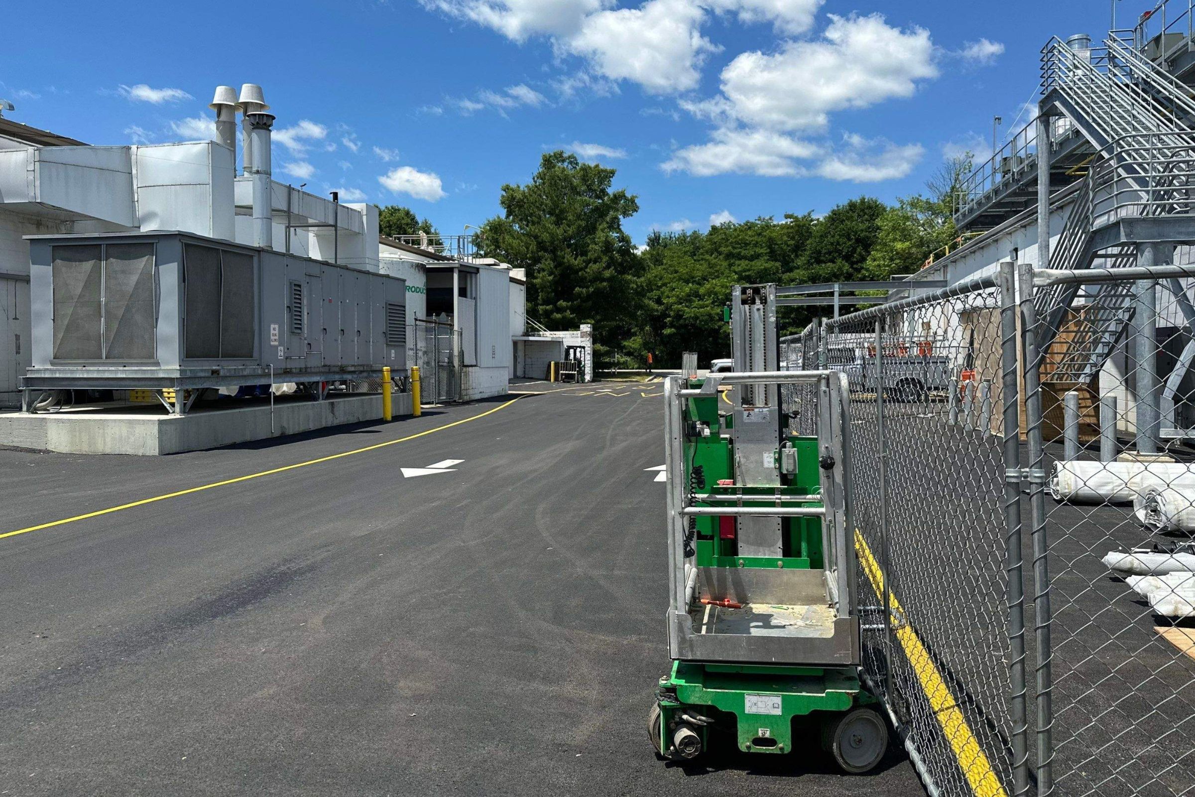 Manufacturing Facilities 398 A boom lift outside a manufacturing facility