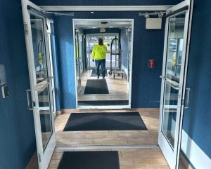 Access to the door in hotels: a modern approach in the room and the security elevator 2 Automatic control system to reach the door in the lobby of the hotel with blue walls